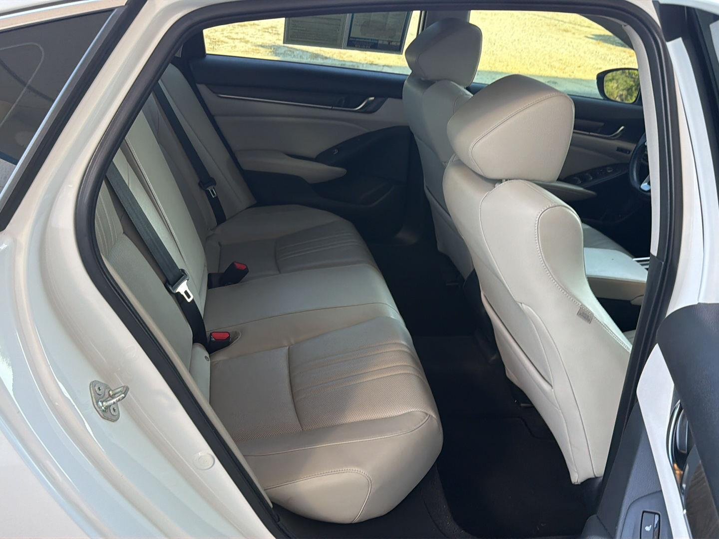Used 2018 Platinum White Pearl Honda Touring image 12