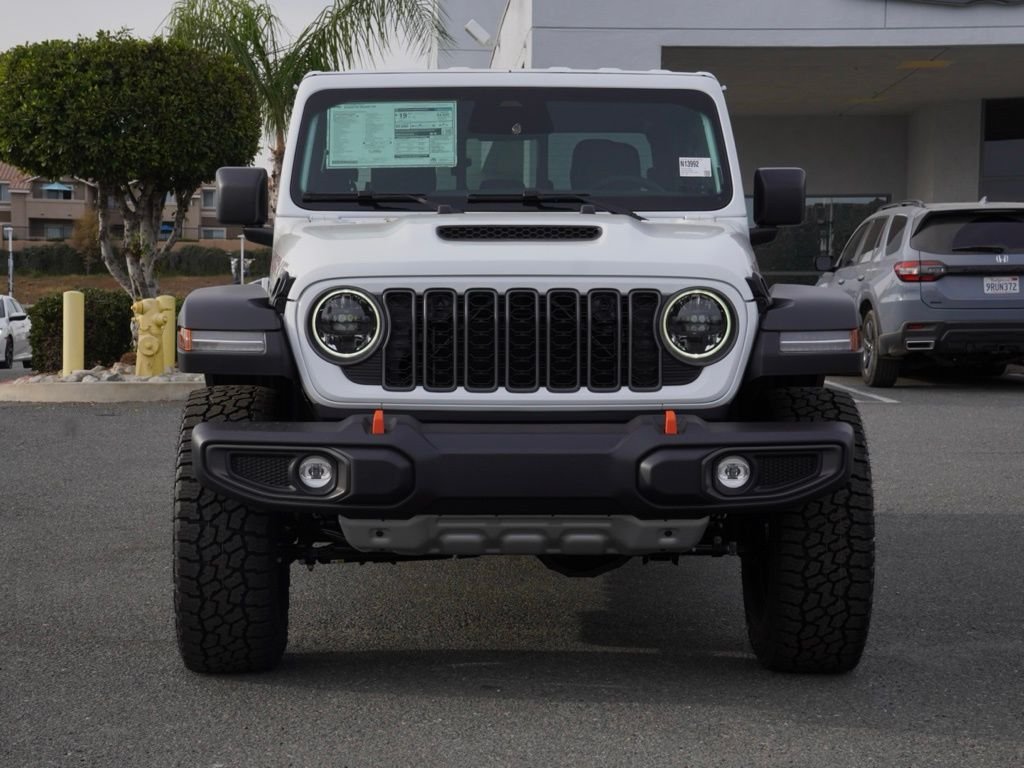 New 2026 Bright White Clear-Coat Exterior Paint Jeep Mojave image 8