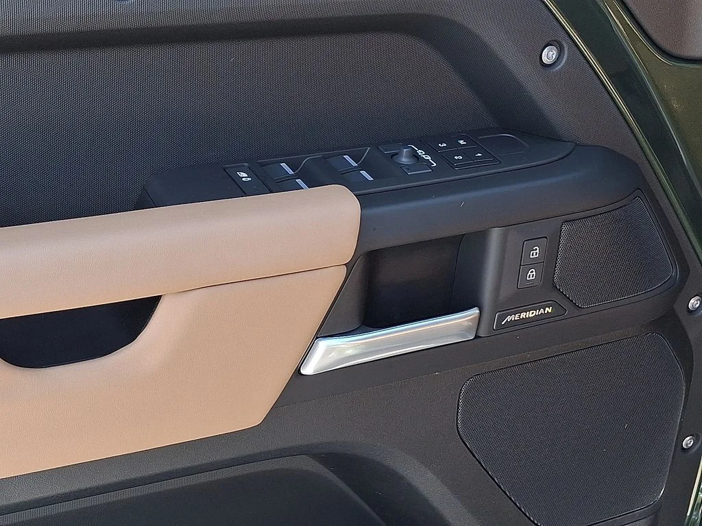 New 2026 Woolstone Green Land Rover S image 8