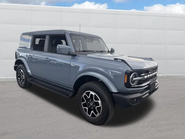 Used 2025 Gray Ford Outer Banks image 9