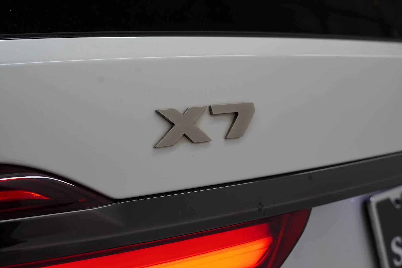 Used 2022 Mineral White Metallic BMW M50i image 7