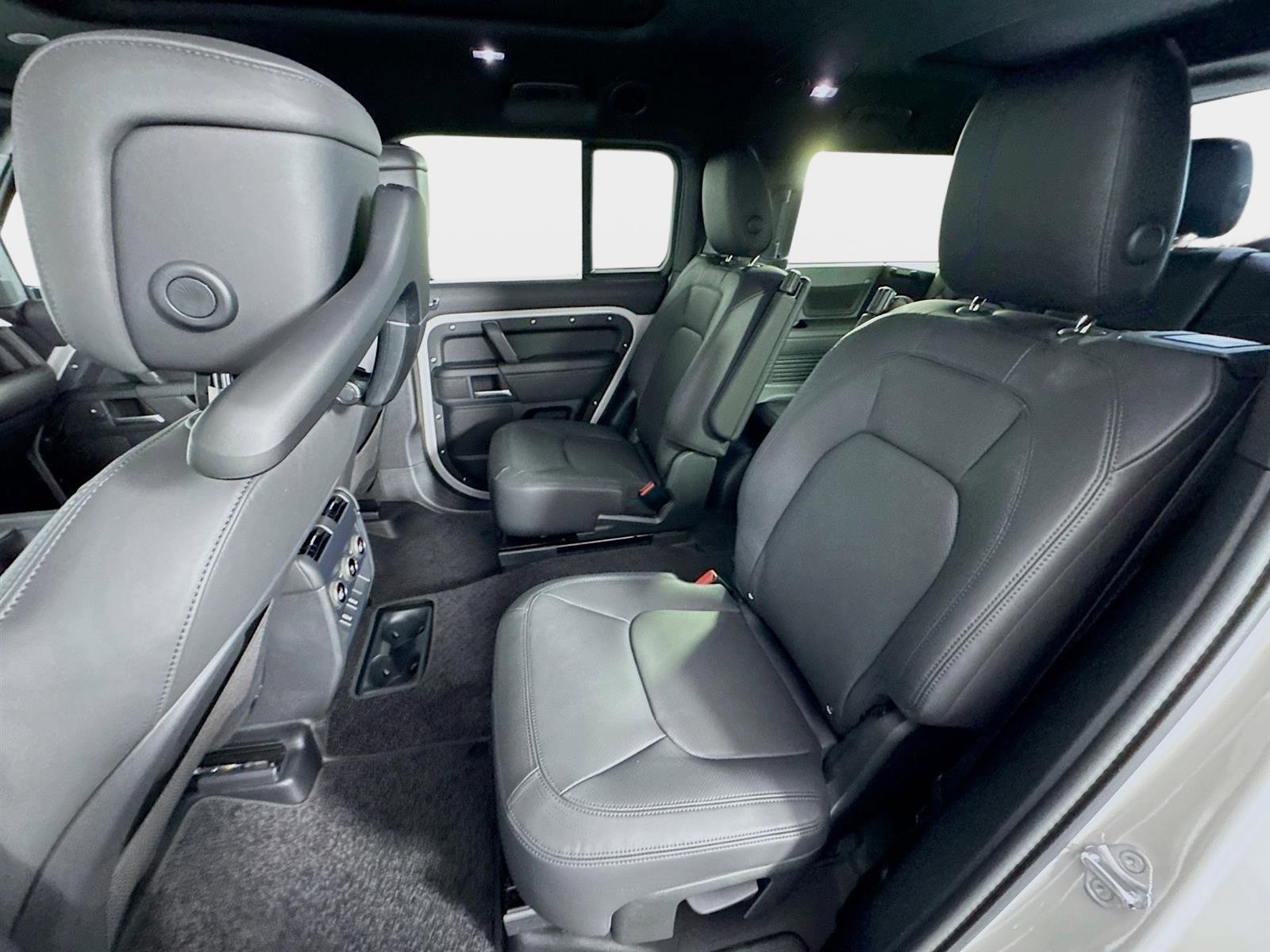 Used 2026 Gray Land Rover X-Dynamic SE image 24