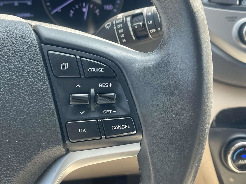 Used 2018 White Hyundai Value image 26