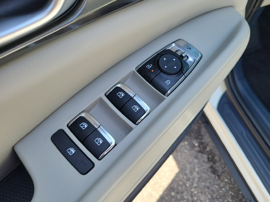 New 2026 Snow White Pearl Kia SX Prestige image 22
