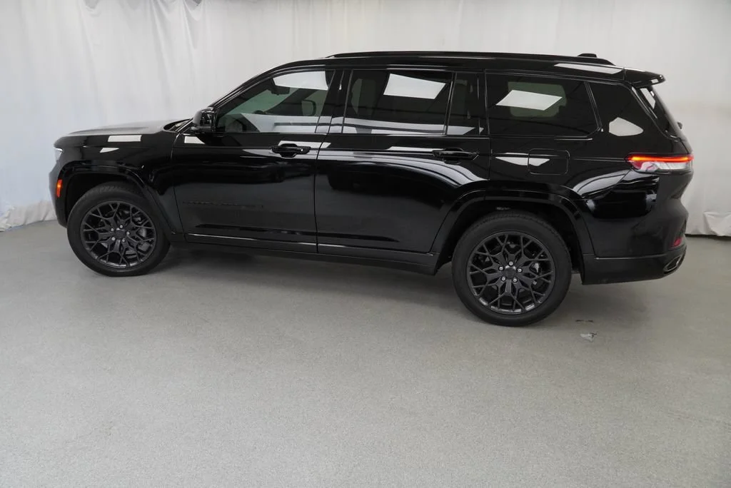 Used 2024 Black Jeep Summit Reserve 4x4 image 47