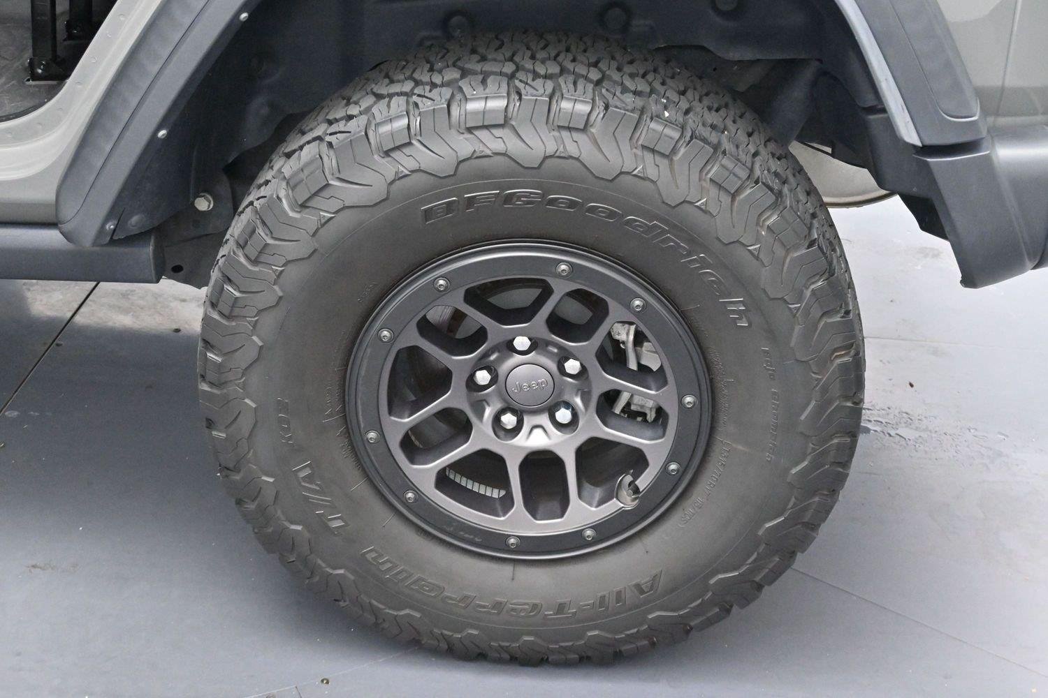Used 2023 Gray Jeep High Tide image 27