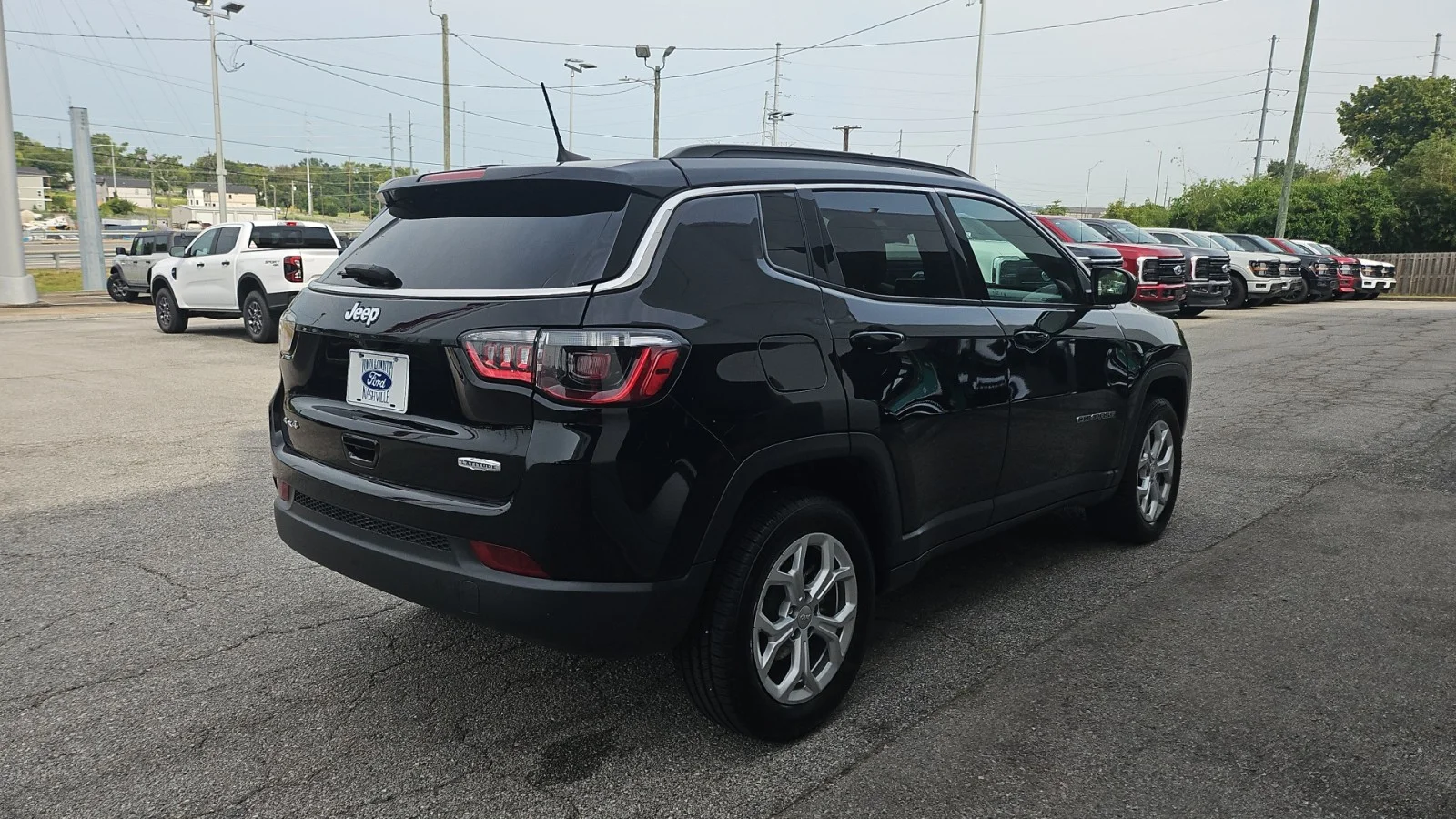 Used 2024 Black Jeep Latitude image 5