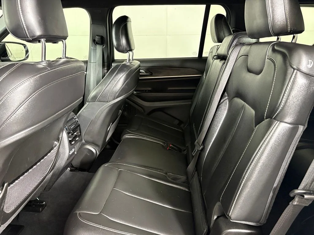Used 2024 Silver Jeep Limited image 39