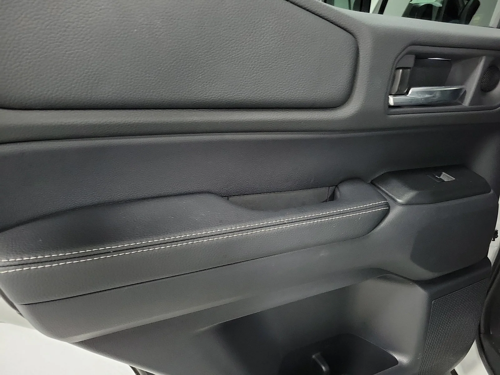 Used 2025 WIND CHILL PEARL Toyota  image 10