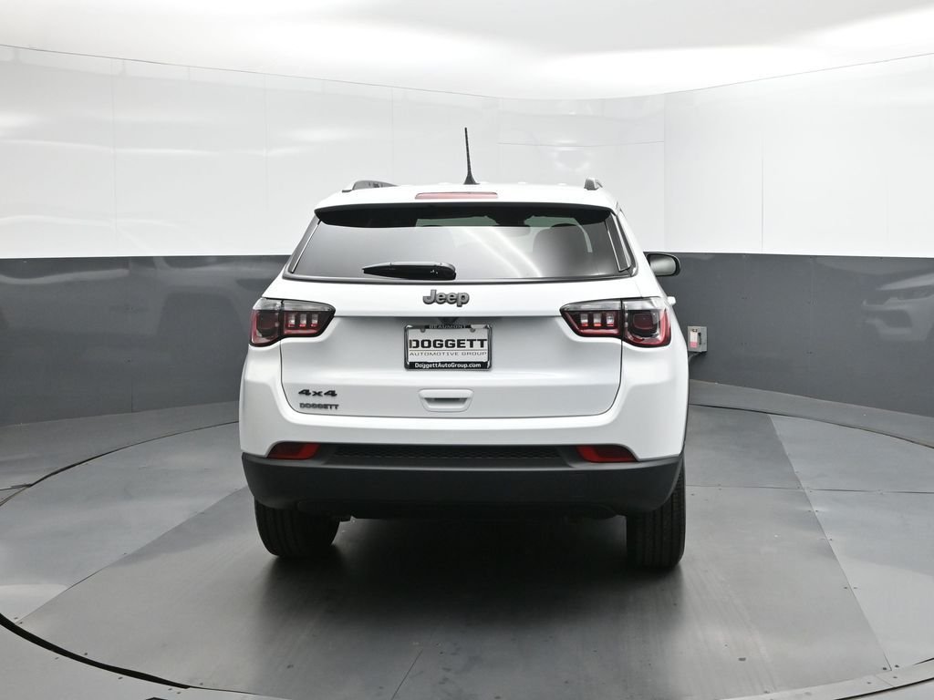 New 2026 Bright White Clearcoat Jeep Latitude image 8