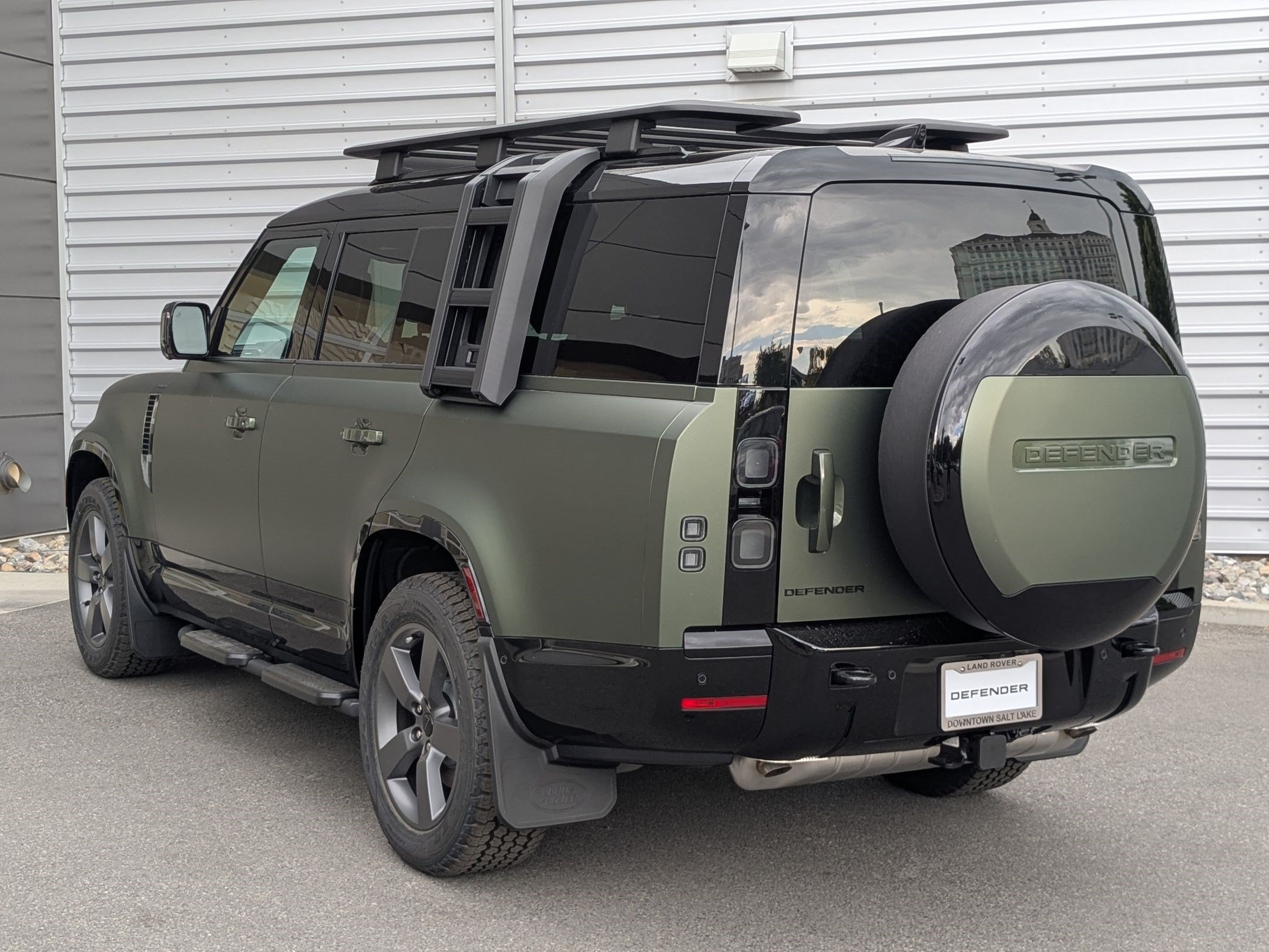 New 2026 Woolstone Green Land Rover P400 X-Dynamic SE image 8
