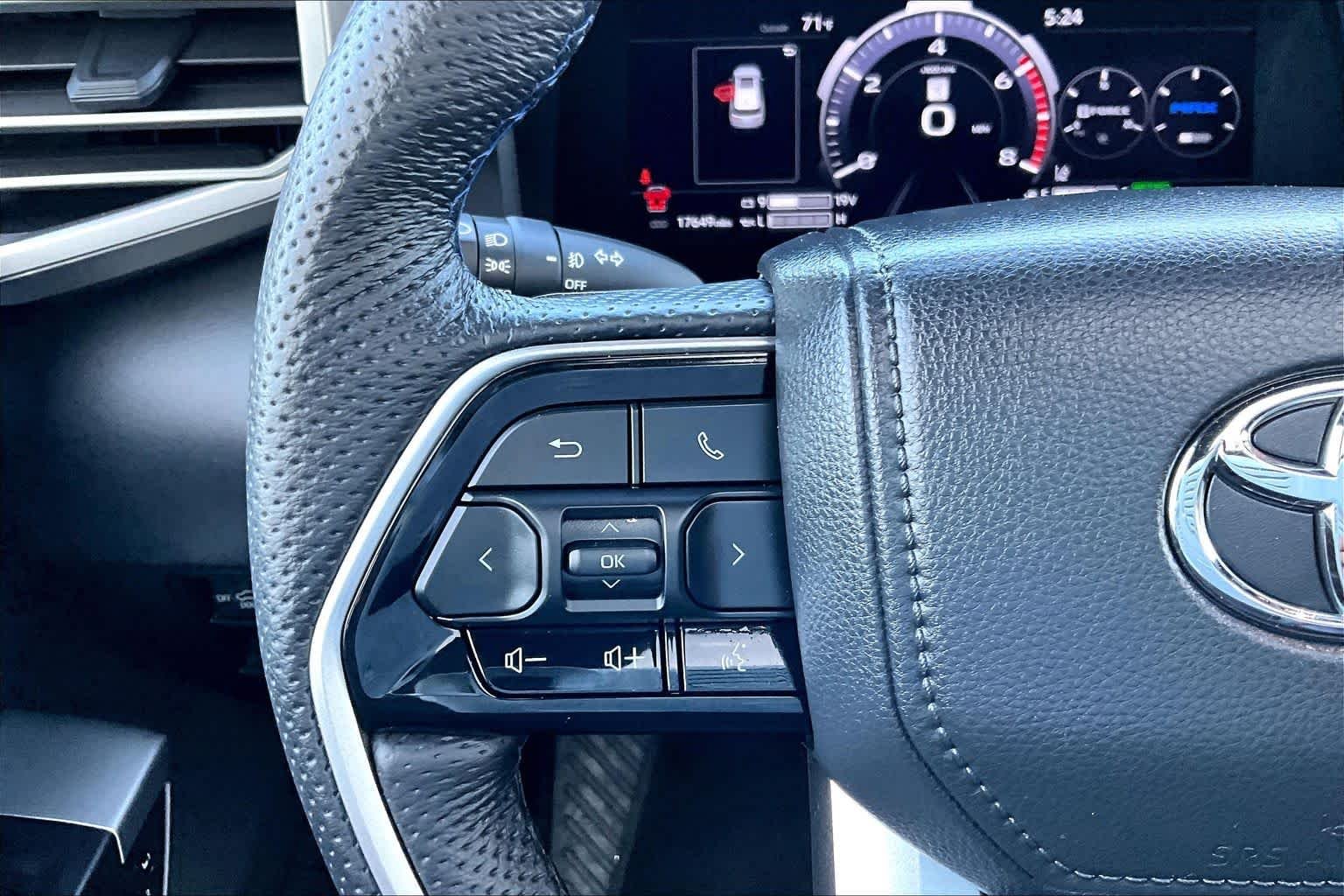 2025 Toyota Sequoia Platinum - Photo 23