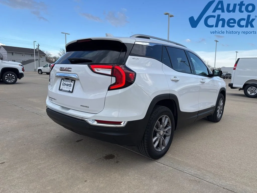 Used 2024 White GMC SLT image 5