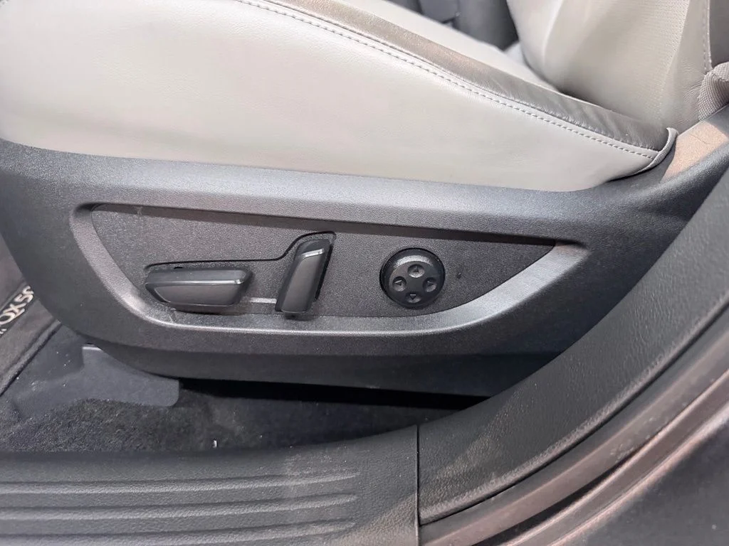 Used 2023 Gray INFINITI LUXE image 11