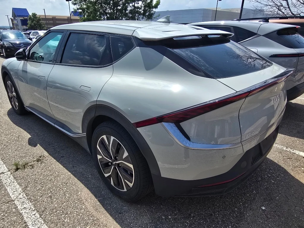 Used 2024 Glacier Kia Light Long Range image 14