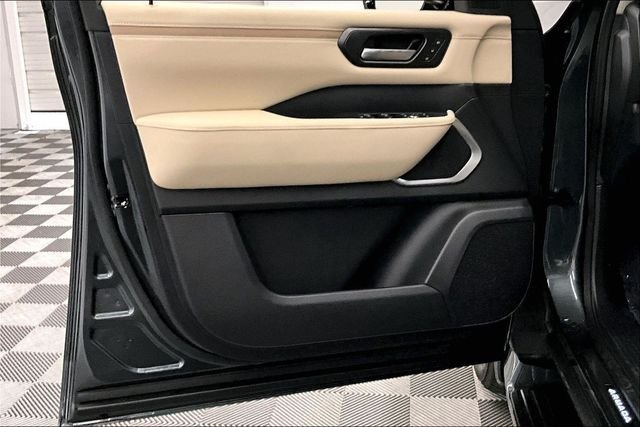 New 2026 Alpine Metallic/Super Blk Nissan Platinum Reserve image 34