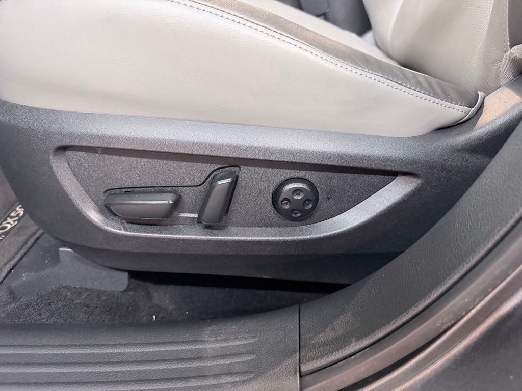 Used 2023 Gray INFINITI LUXE image 11