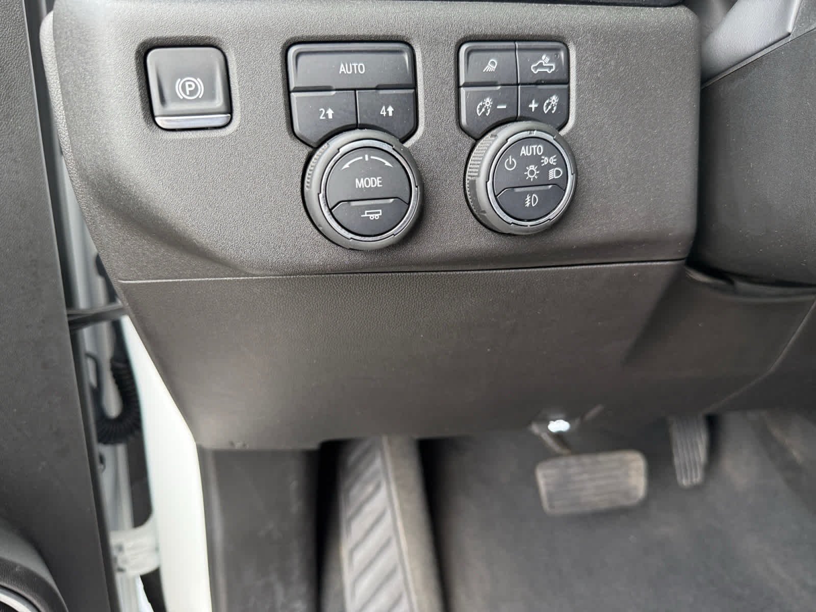 Used 2025 Summit White Chevrolet LTZ image 25