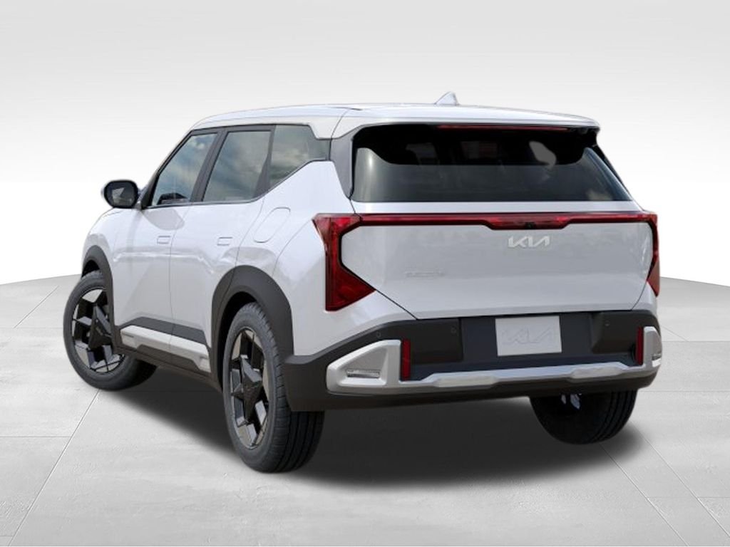 New 2027 Snow White Pearl Kia S image 4
