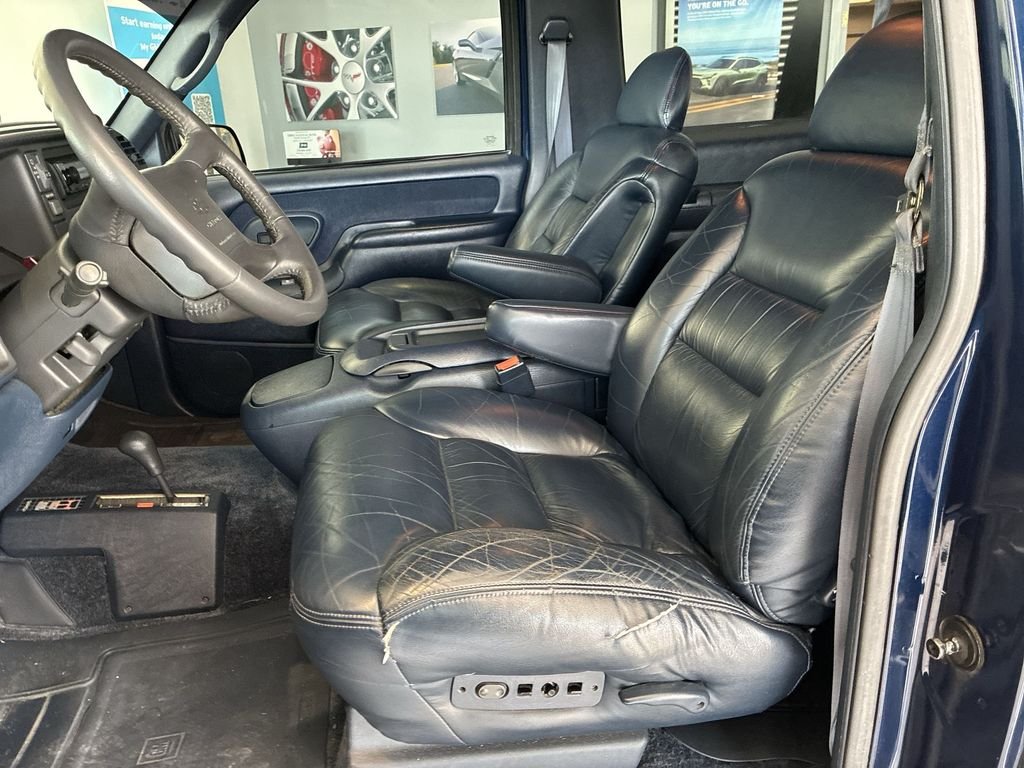 Used 1995 Blue Chevrolet Base image 11