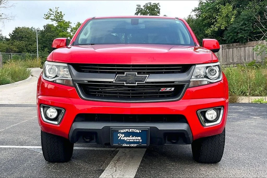 Used 2015 Red Chevrolet Z71 image 3
