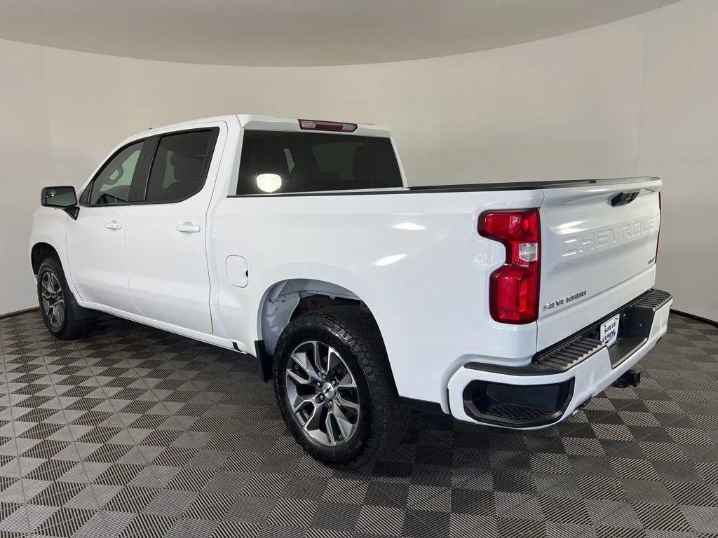 Used 2022 Summit White Chevrolet RST image 27