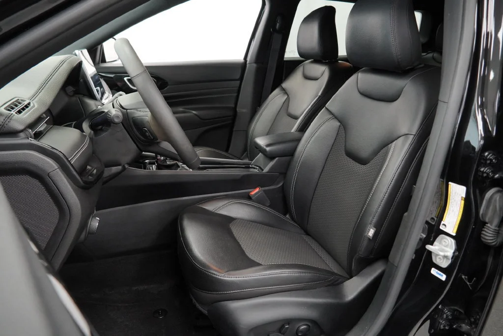 Used 2023 Black Jeep Altitude 4x4 image 4