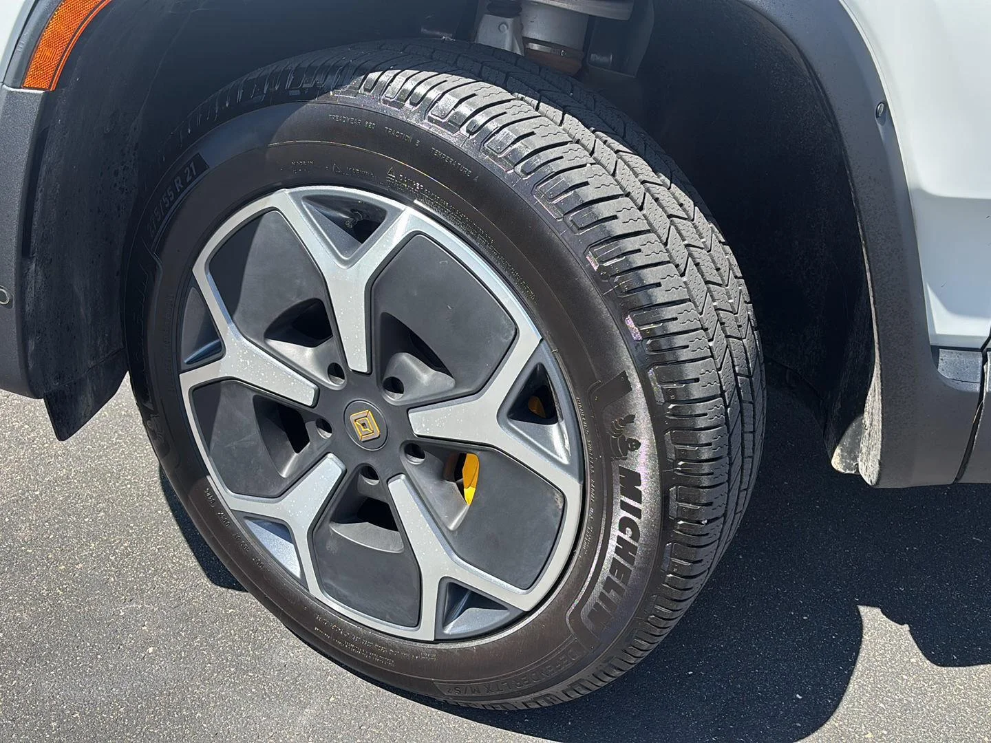 Used 2024 Glacier White Rivian Adventure image 5