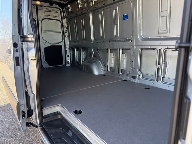 New 2026 high-tech silver metallic Mercedes-Benz Cargo 170 WB image 18