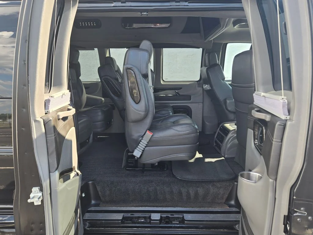 Used 2022 Black Chevrolet Explorer Limited SE image 34