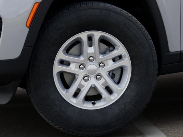 New 2025 Bright White Clear-Coat Exterior Paint Jeep Laredo image 54