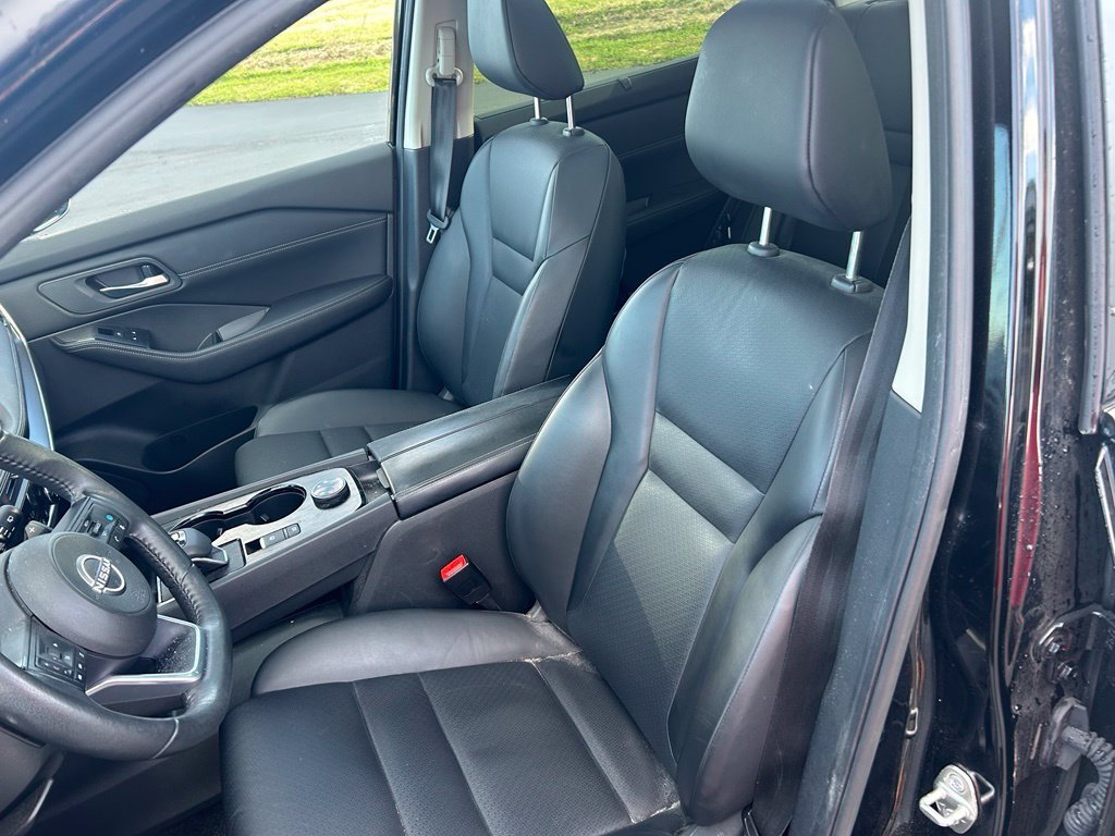 Used 2024 Super Black Nissan SV image 5