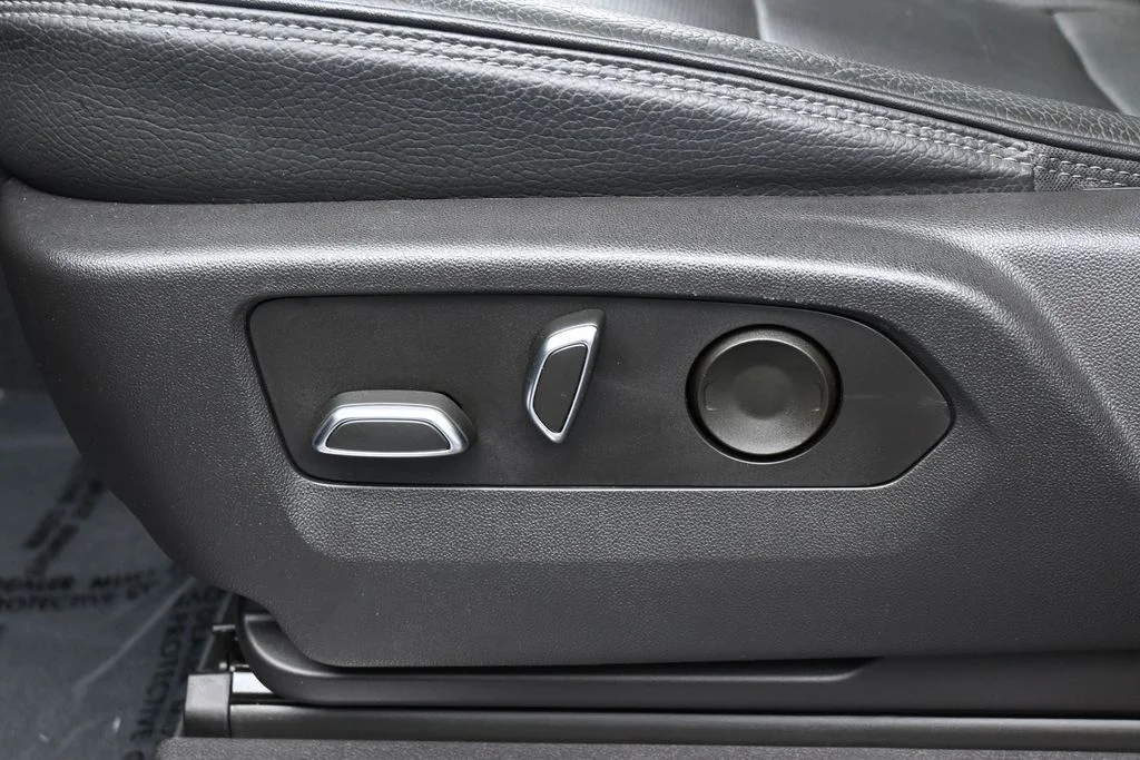 Used 2023 Sterling Metallic GMC Denali image 11