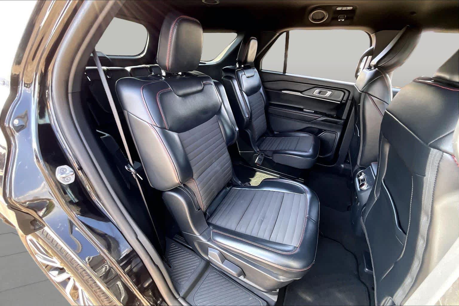 Used 2025 Agate Black Ford ST-Line image 19