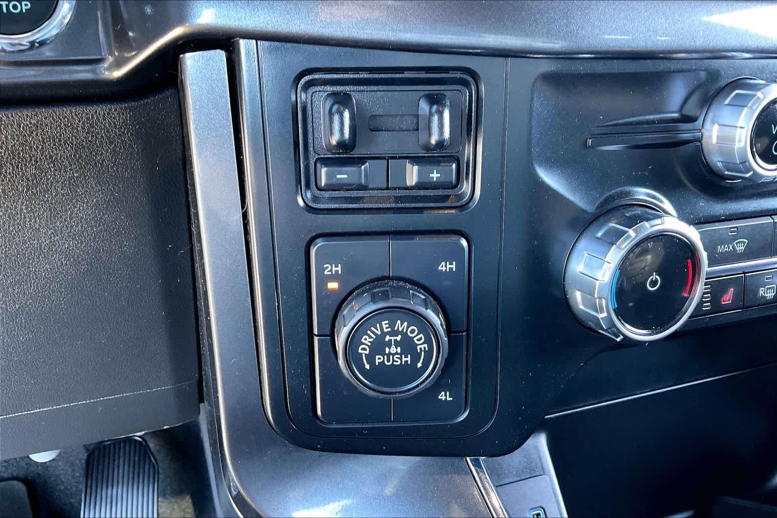 Used 2023 Avalanche Gray Ford XLT image 31