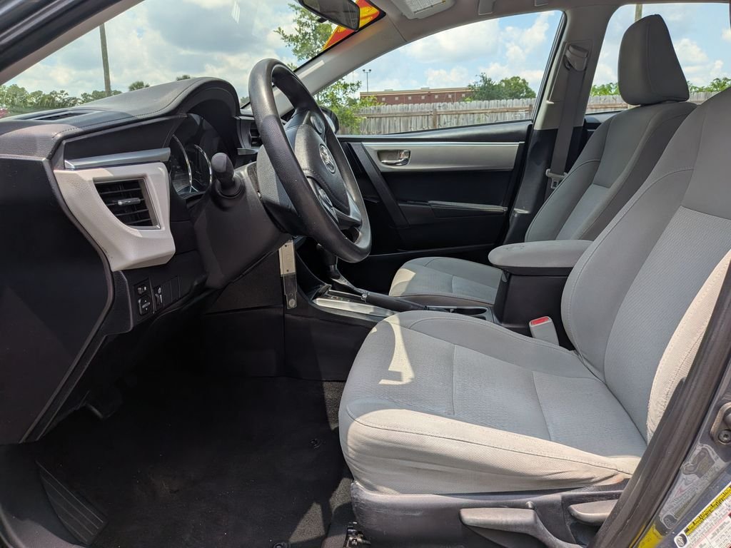 Used 2015 Gray Toyota LE image 10
