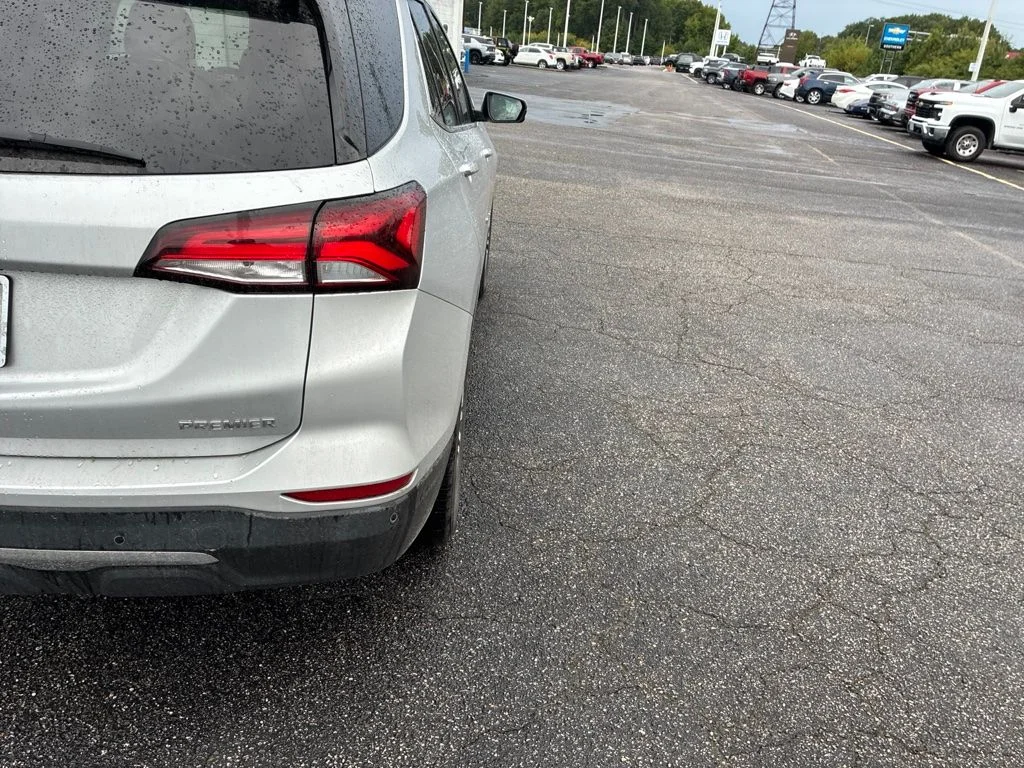 Used 2022 Silver Chevrolet Premier image 4