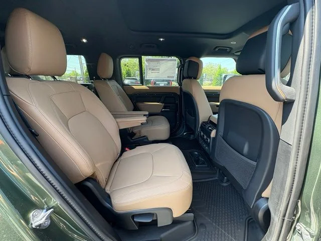 New 2026 Woolstone Green Land Rover X-Dynamic SE image 44