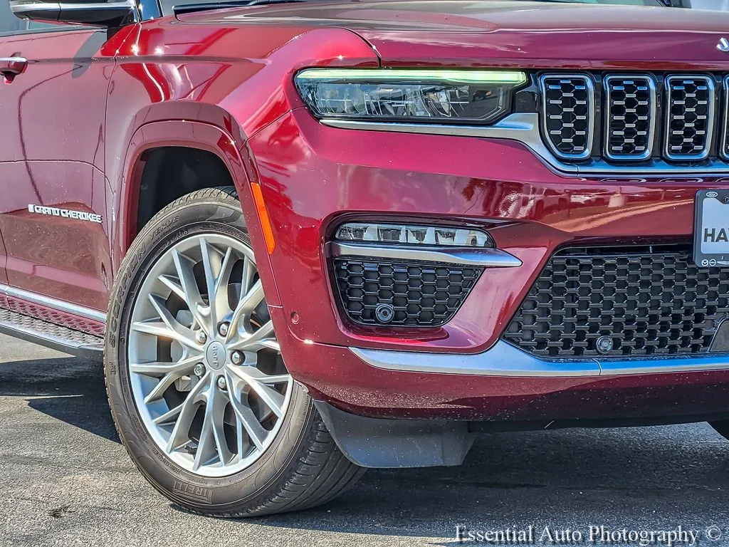 Used 2024 Red Jeep Summit image 3
