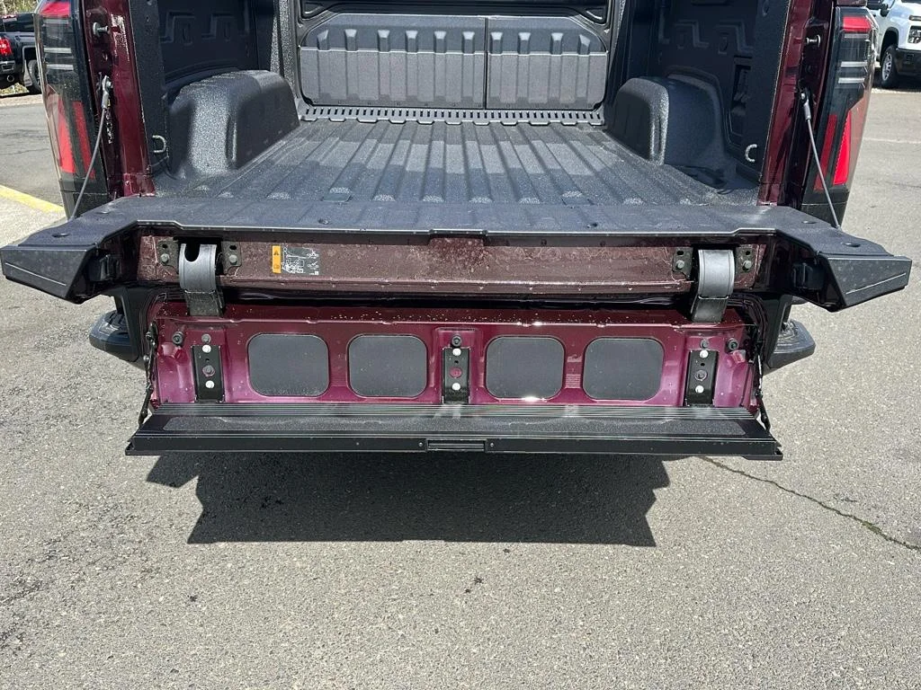2025 GMC Sierra EV Denali - Photo 11
