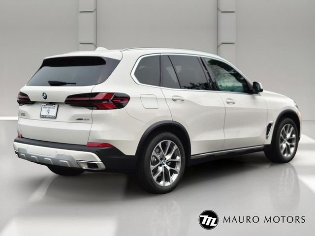 New 2026 White BMW xDrive40i image 3