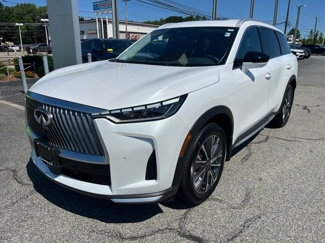 Certified Used 2026 White INFINITI LUXE image 7