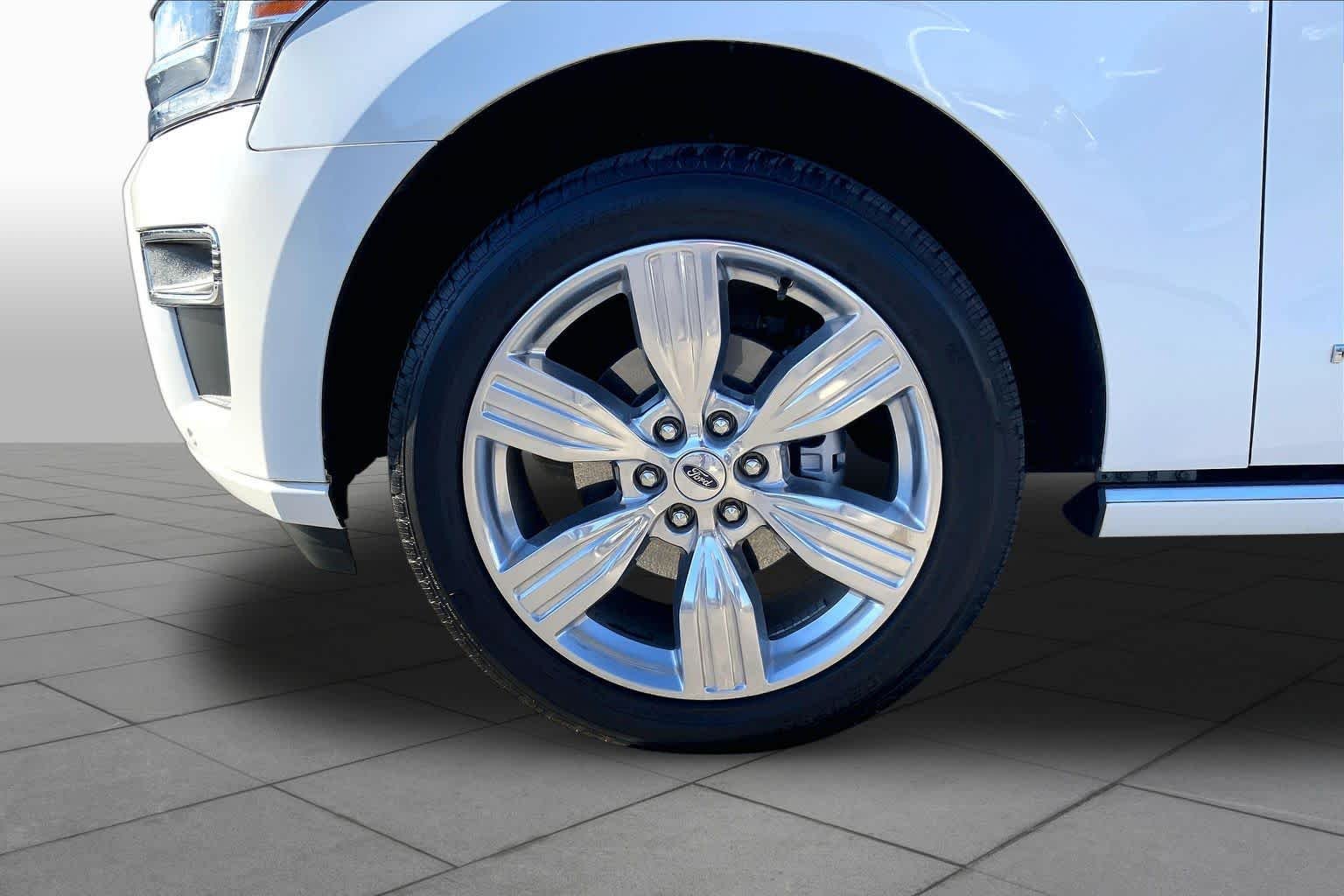 Used 2022 Star White Metallic Tri-Coat Ford Platinum image 10