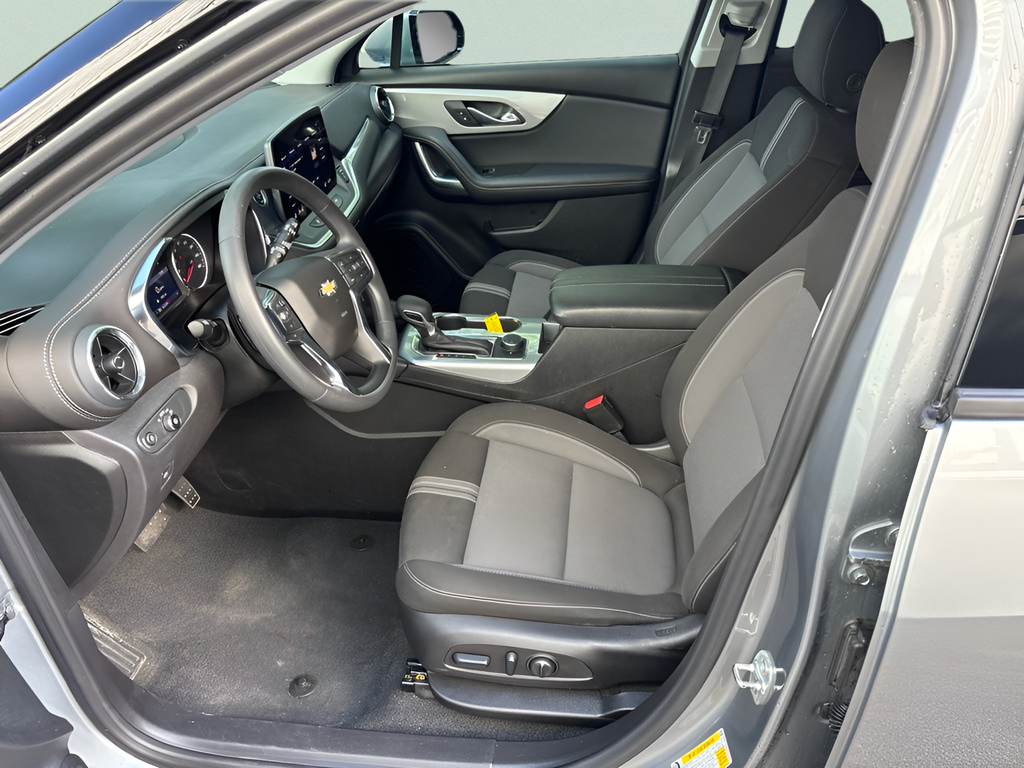 Used 2025 Gray Chevrolet LT image 9