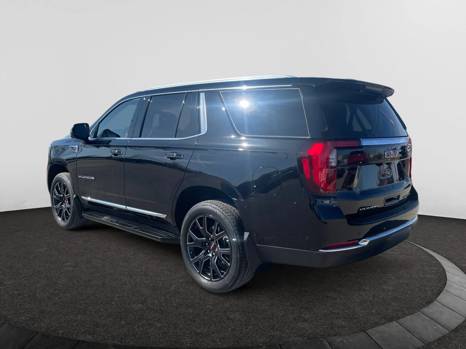 Used 2025 ONYX BLACK GMC Elevation 4WD image 3