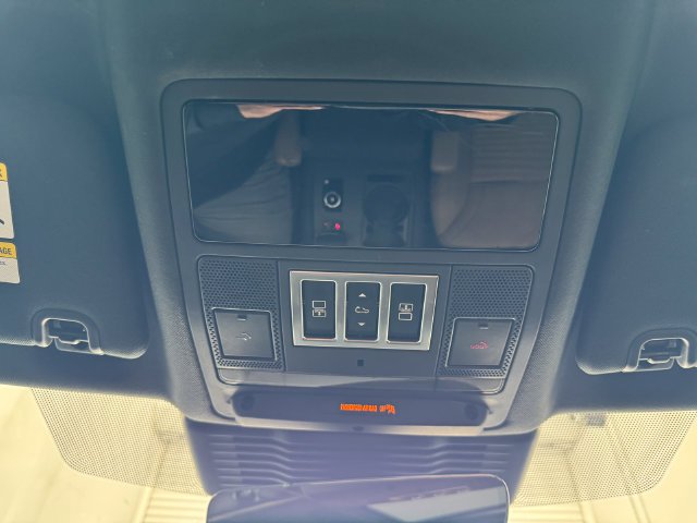 Used 2024 Fuji White Land Rover Dynamic SE image 41