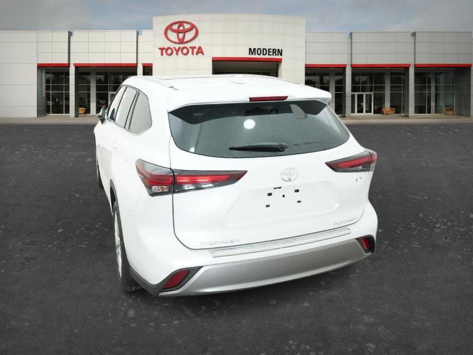 New 2026 Wind Chill Pearl Toyota Hybrid Platinum image 8