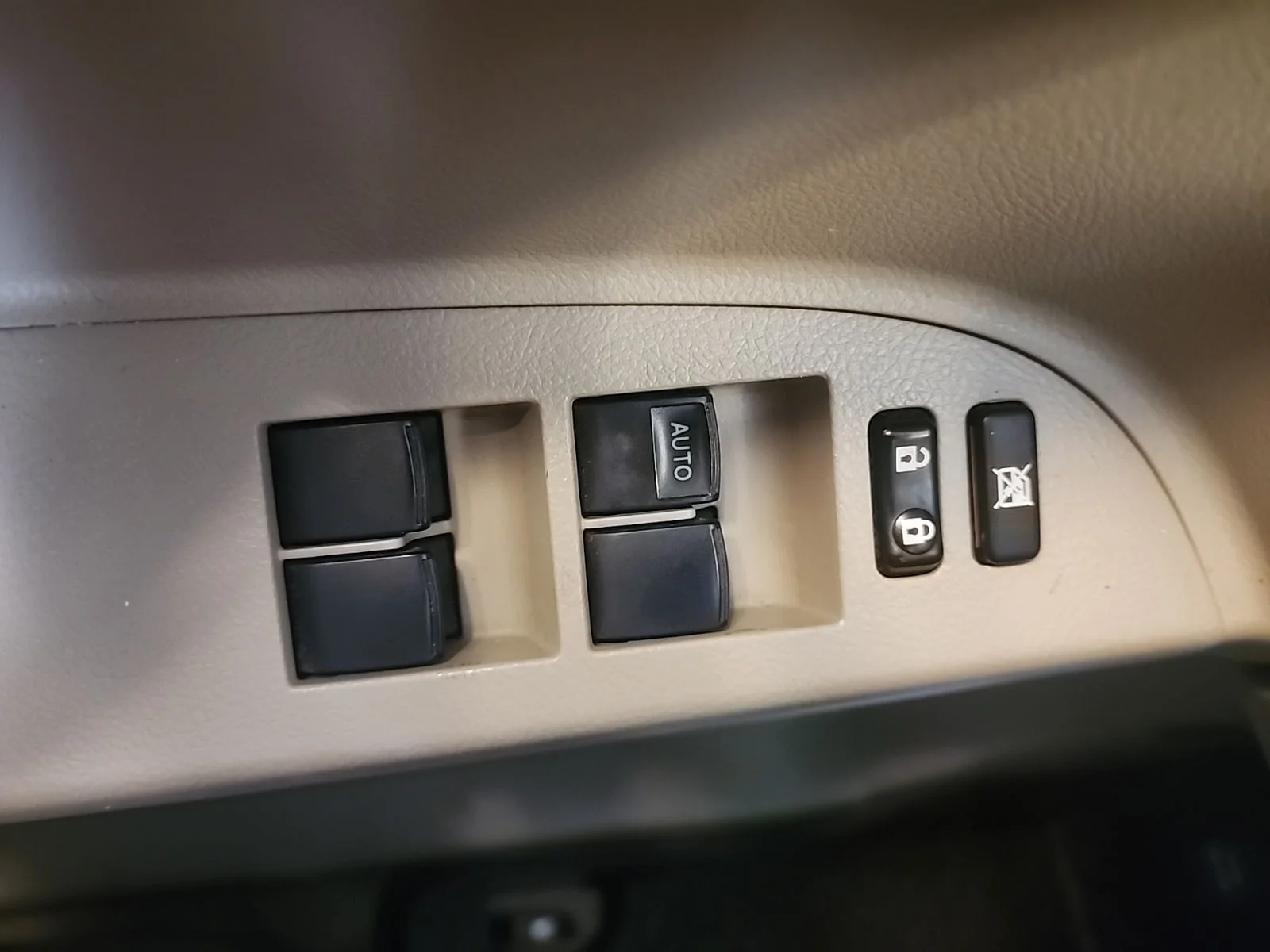 Used 2009  Toyota Base image 21