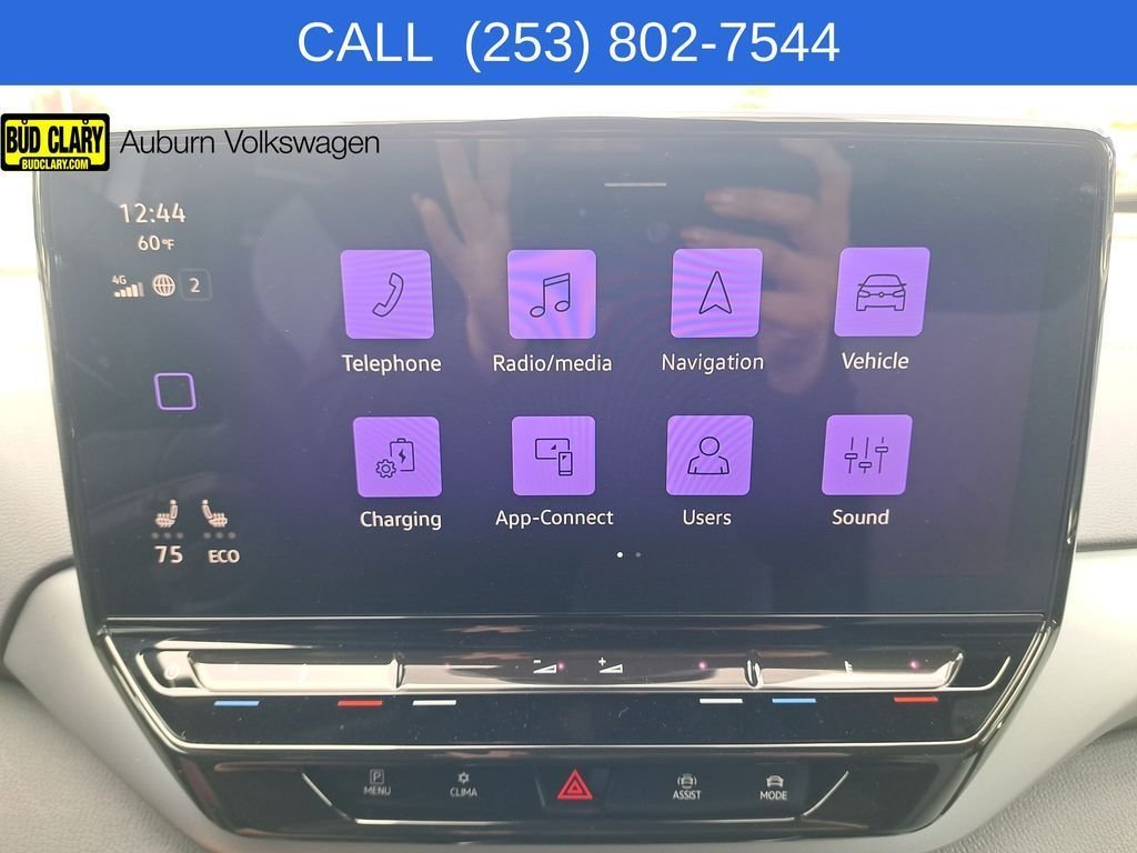 Used 2024 White/off-white Volkswagen Standard image 22