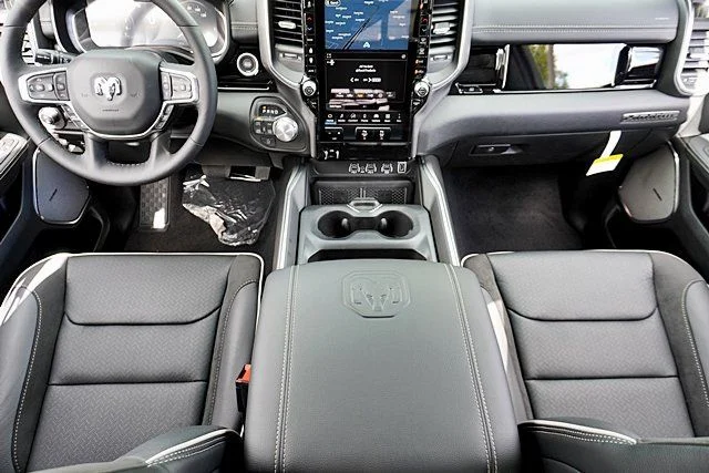 New 2026 Diamond Black Crystal Pearl-Coat Exterior Paint RAM Laramie image 29